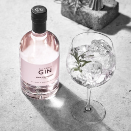 All about Gin Wild Strawberry 0,7 L 43%